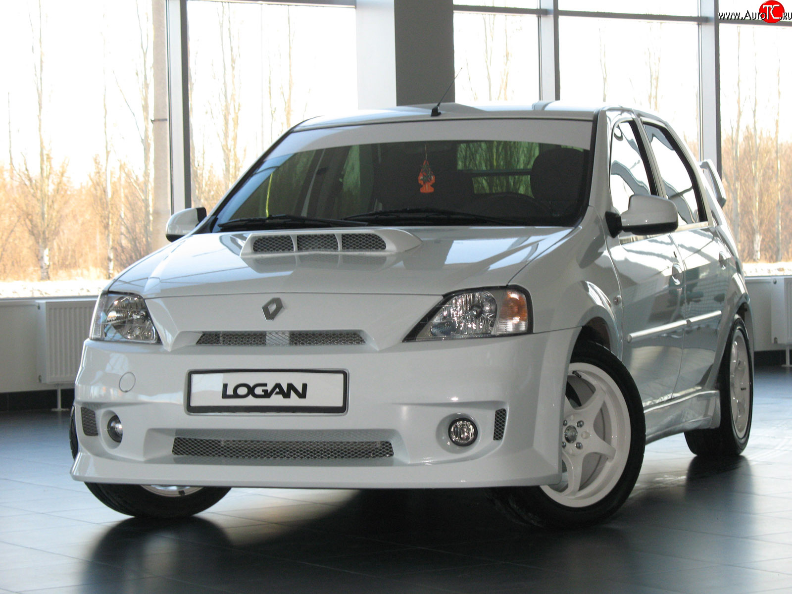 10 999 р. Передний бампер Power DM  Renault Logan  1 (2004-2010) (Без сетки, Неокрашенный)  с доставкой в г. Калуга