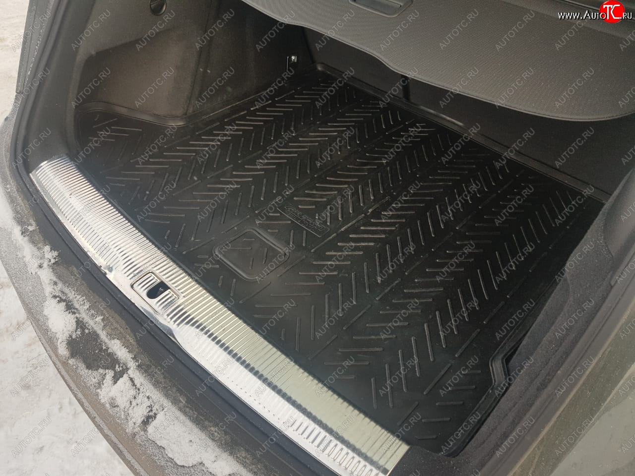 1 199 р. Коврик в багажник Aileron  Audi Q3  8U (2014-2018)  с доставкой в г. Калуга