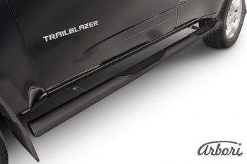 Защита штатных порогов Arbori (с проступью, черная, d76 mm). Chevrolet Trailblazer GM800 дорестайлинг (2012-2016)