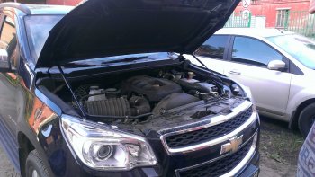 Упоры капота Russtal Chevrolet Trailblazer GM800 дорестайлинг (2012-2016)