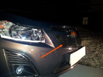 3 279 р. Защитная сетка решетки радиатора Стрелка 11 Стандарт (алюминий/пластик) Chevrolet Cruze седан J300 (2012-2015) (Цвет: черный)  с доставкой в г. Калуга. Увеличить фотографию 1