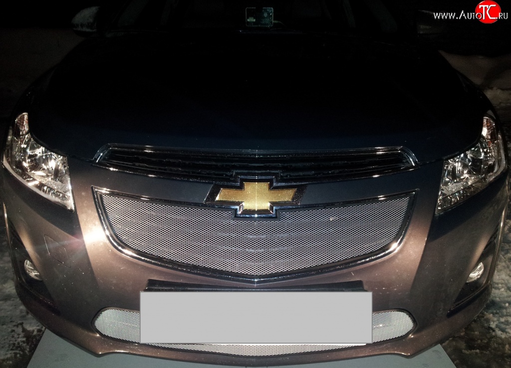 1 599 р. Сетка в решетку радиатора Russtal Chevrolet Cruze седан J300 (2012-2015) (хром)  с доставкой в г. Калуга