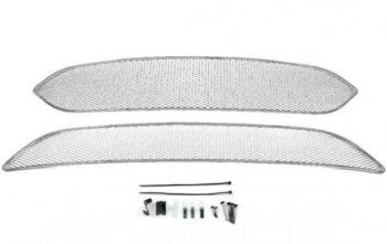 2 204 р. Сетка в воздухозаборник бампера Arbori (20 мм, сота, кроме комплектации Titanium)  Ford Focus  3 (2014-2019) (Хром)  с доставкой в г. Калуга. Увеличить фотографию 1