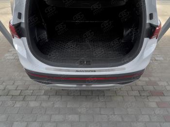 3 079 р. Защитная накладка заднего бампера Russtal  Hyundai Santa Fe  4 TM (2020-2024) (нержавейка шлифованная с надписью)  с доставкой в г. Калуга. Увеличить фотографию 1