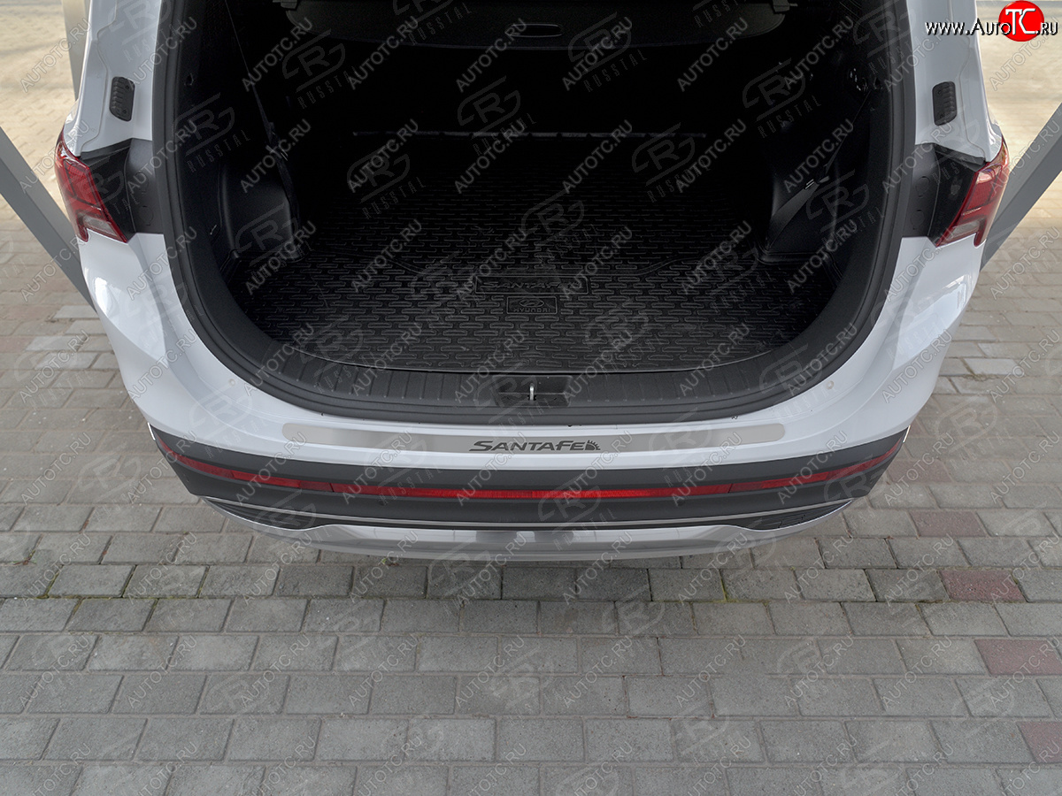 3 079 р. Защитная накладка заднего бампера Russtal  Hyundai Santa Fe  4 TM (2020-2024) (нержавейка шлифованная с надписью)  с доставкой в г. Калуга