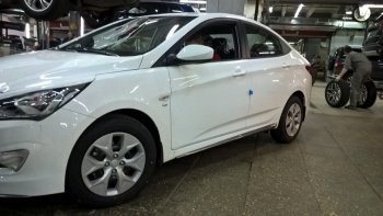 4 999 р. Пластиковые пороги АвтоКрат Hyundai Solaris 1 седан RBr рестайлинг (2014-2017) (Неокрашенные)  с доставкой в г. Калуга. Увеличить фотографию 3