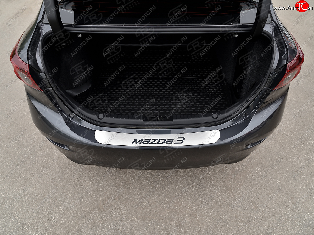 2 699 р. Защитная накладка заднего бампера Russtal  Mazda 3/Axela  BM (2013-2019) (Нержавейка шлифованная с надписью)  с доставкой в г. Калуга