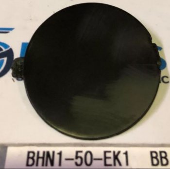 589 р. Правая заглушка проушины заднего бампера на Original  Mazda 3/Axela  BM (2013-2016) (Неокрашенная)  с доставкой в г. Калуга. Увеличить фотографию 1