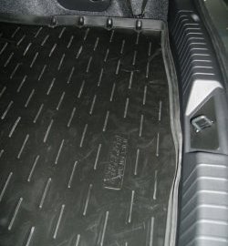 1 259 р. Коврик в багажник (1 карман) Aileron (полиуретан)  Mazda 3/Axela  BM (2013-2016)  с доставкой в г. Калуга. Увеличить фотографию 1