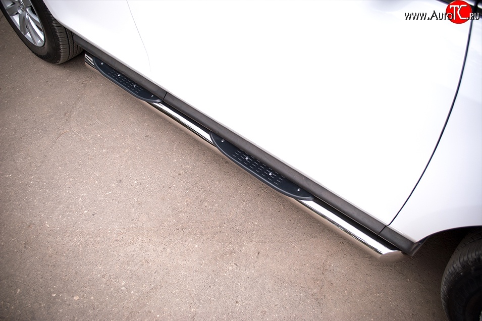 19 799 р. Защита порогов с пластиковыми вставками для ног из круглой трубы диаметром 76 мм Russtal  Mazda CX-7  ER (2010-2012) (Защита порогов с со скосами на торцах (вариант 1))  с доставкой в г. Калуга