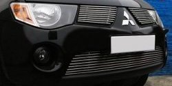 4 899 р. Декоративная вставка решетки радиатора Berkut Mitsubishi Outlander XL (CW)  дорестайлинг (2005-2009)  с доставкой в г. Калуга. Увеличить фотографию 1