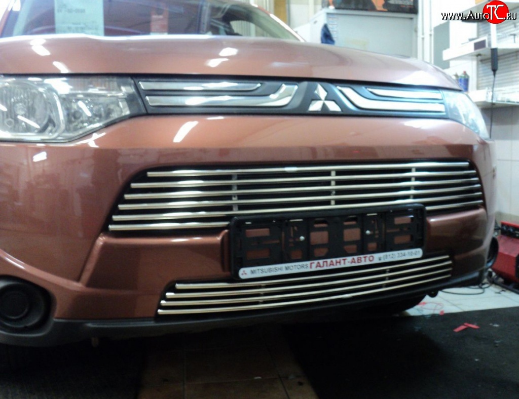 3 899 р. Нижняя декоративная вставка воздухозаборника Berkut Mitsubishi Outlander GF дорестайлинг (2012-2014)  с доставкой в г. Калуга
