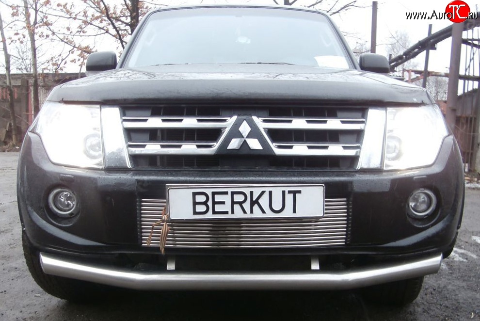 5 699 р. Декоративная вставка воздухозаборника (рестайлинг) Berkut  Mitsubishi Pajero ( 4 V90,  4 V80) (2006-2015)  с доставкой в г. Калуга