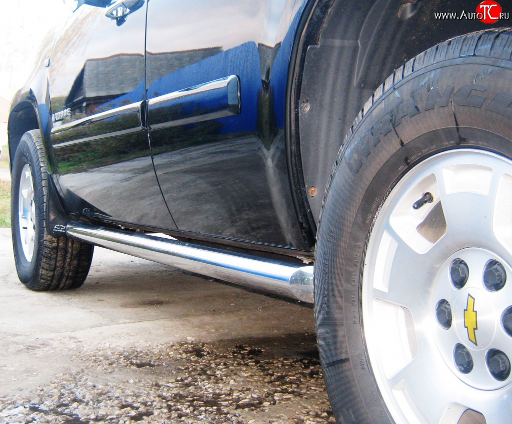 17 799 р. Защита порогов Russtal из круглой трубы диаметром 76 мм (дорестайлинг)  Chevrolet Tahoe  GMT900 (2006-2013) (Защита порогов с со скосами на торцах (вариант 1))  с доставкой в г. Калуга