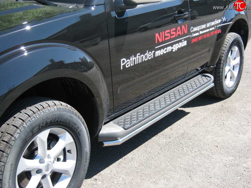 8 849 р. Защита порогов Russtal из круглой трубы диаметром 42 мм (рестайлинг) (2010 г.в.)  Nissan Pathfinder  R51 (2004-2007) (Защита порогов с со скосами на торцах (вариант 1))  с доставкой в г. Калуга