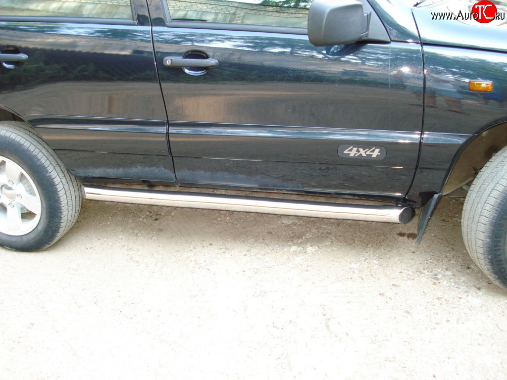 13 849 р. Защита порогов Russtal из круглой трубы диаметром 63 мм (дорестайлинг) Chevrolet Niva 2123 дорестайлинг (2002-2008) (Защита порогов с со скосами на торцах (вариант 1))  с доставкой в г. Калуга