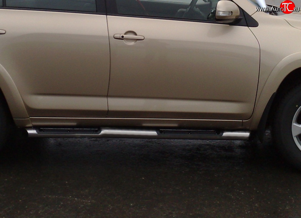 19 799 р. Защита порогов Russtal из трубы d76 мм с пластиковыми вставками для ног  Toyota RAV4  XA30 (2003-2010) (Защита порогов с со скосами на торцах (вариант 1))  с доставкой в г. Калуга