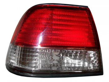 Левый фонарь (внешний/белая полоса) SAT Nissan Sunny B15 (1998-2004)