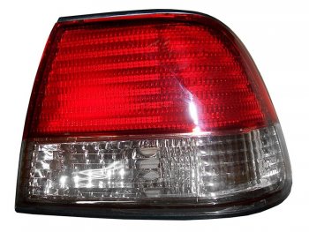 Правый фонарь (внешний/белая полоса) SAT Nissan Sunny B15 (1998-2004)