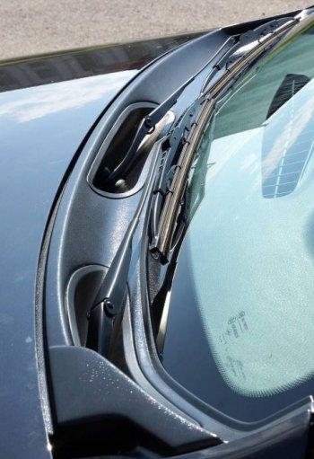 2 569 р. Накладка в проем стеклоочистителей лобового (жабо) Petroil Tuning Nissan Terrano D10 дорестайлинг (2013-2016) (Текстурная поверхность)  с доставкой в г. Калуга. Увеличить фотографию 3