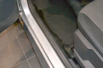 2 889 р. Накладки на ковролин пола Petroil Tuning Renault Duster HS дорестайлинг (2010-2015)  с доставкой в г. Калуга. Увеличить фотографию 4