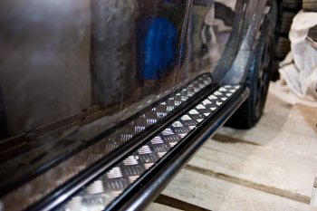 13 749 р. Порожки для ног из трубы Ø51 с алюминиевой площадкой Petroil Tuning Эстонец Nissan Terrano D10 дорестайлинг (2013-2016) (Черный (Шагрень))  с доставкой в г. Калуга. Увеличить фотографию 6