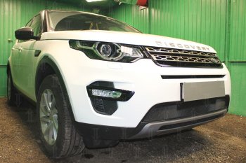 3 199 р. Защитная сетка в бампер (низ, ячейка 3х7 мм) Alfeco Стандарт  Land Rover Discovery Sport  L550 (2014-2024) (Чёрная)  с доставкой в г. Калуга. Увеличить фотографию 3