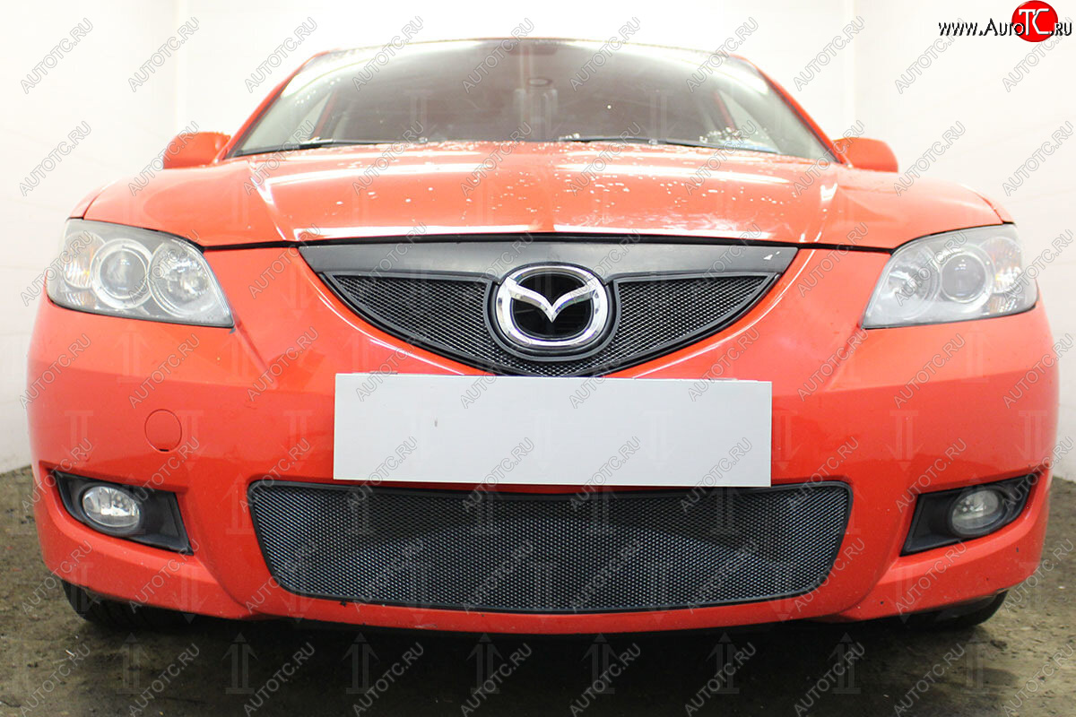 3 099 р. Защитная сетка в бампер (верх, ячейка 3х7 мм) Alfeco Стандарт  Mazda 3/Axela  BK (2006-2009) (Чёрная)  с доставкой в г. Калуга