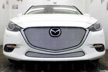 4 099 р. Защитная сетка в бампер (верх, ячейка 3х7 мм, без рамки под номер) Alfeco Стандарт  Mazda 3/Axela  BM (2016-2019) (Хром)  с доставкой в г. Калуга. Увеличить фотографию 1