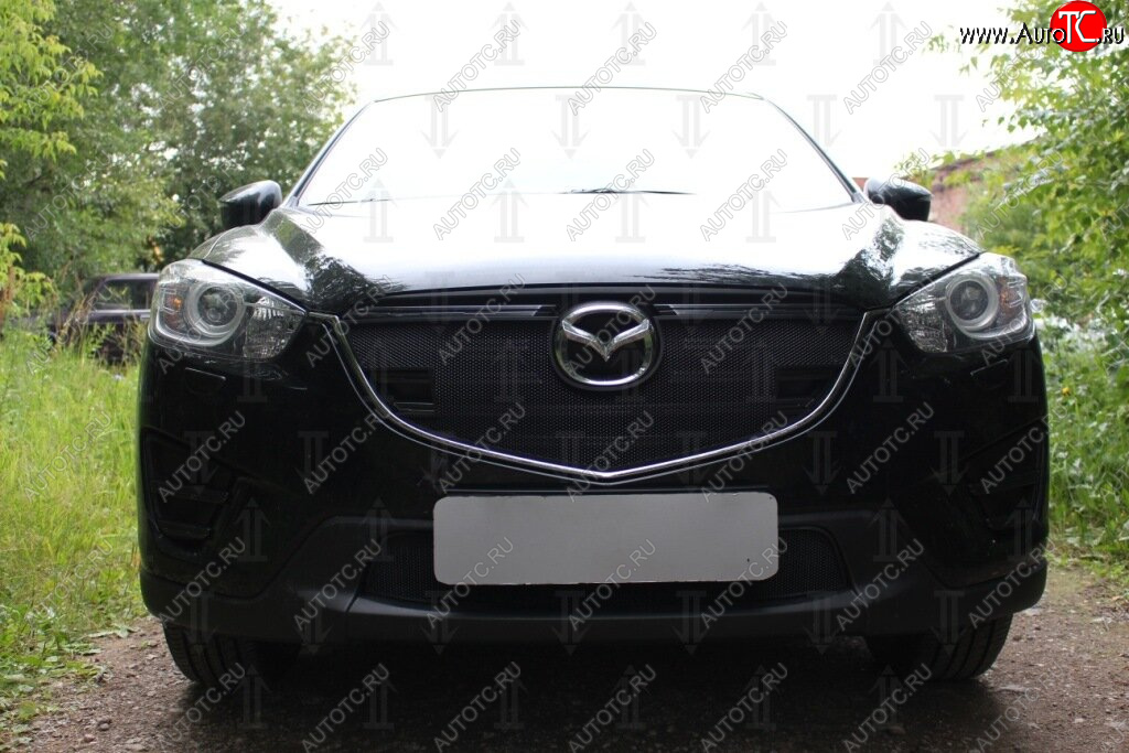 3 899 р. Защитная сетка в бампер (верх, с парктроником, ячейка 3х7 мм) Alfeco Стандарт  Mazda CX-5  KE (2015-2017) (Чёрная)  с доставкой в г. Калуга