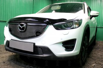 7 599 р. Защитная сетка в бампер (верх, с парктроником, ячейка 4х10 мм) Alfeco Премиум  Mazda CX-5  KE (2015-2017) (Чёрная)  с доставкой в г. Калуга. Увеличить фотографию 2