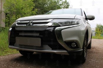 8 999 р. Защитная сетка в бампер (3 части, ячейка 4х10 мм) Alfeco Премиум Mitsubishi Outlander GF 2-ой рестайлинг (2015-2018) (Хром)  с доставкой в г. Калуга. Увеличить фотографию 3