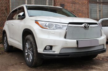 4 199 р. Защитная сетка в бампер (низ, ячейка 4х10 мм) Стрелка11 Премиум Toyota Highlander XU50 дорестайлинг (2013-2017) (Хром)  с доставкой в г. Калуга. Увеличить фотографию 2