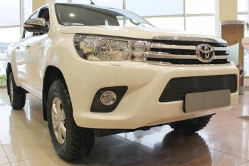 4 299 р. Защитная сетка в бампер (низ, ячейка 4х10 мм) Стрелка11 Премиум Toyota Hilux AN120 дорестайлинг (2016-2020) (Чёрная)  с доставкой в г. Калуга. Увеличить фотографию 3