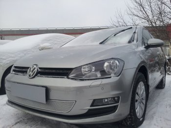 4 299 р. Защитная сетка в бампер (низ, ячейка 4х10 мм) Стрелка11 Премиум Volkswagen Golf 7 дорестайлинг, хэтчбэк 5 дв. (2012-2017) (Хром)  с доставкой в г. Калуга. Увеличить фотографию 2