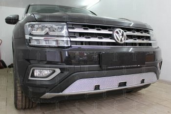 4 999 р. Защитная сетка в бампер (низ, с парктроником, ячейка 4х10 мм) Стрелка11 Премиум  Volkswagen Teramont  CA1 (2016-2020) (Хром)  с доставкой в г. Калуга. Увеличить фотографию 3