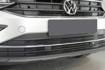 3 989 р. Защитная сетка в бампер (верх, 2 части, ячейка 4х10 мм) Стрелка11 Премиум Volkswagen Tiguan Mk2 рестайлинг (2020-2022) (Чёрная)  с доставкой в г. Калуга. Увеличить фотографию 2