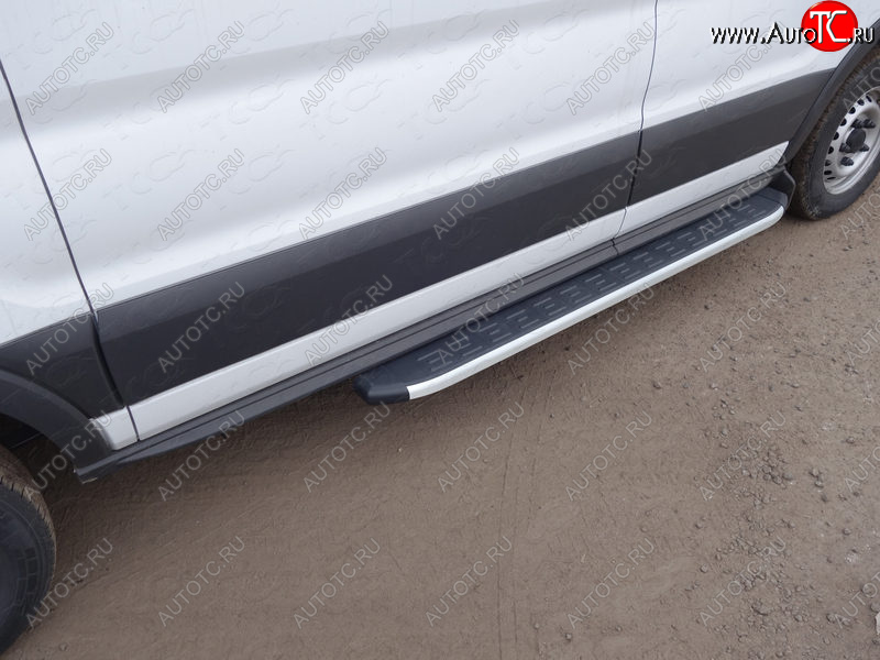 9 999 р. Левый порог алюминиевый с пластиковой накладкой ТСС Тюнинг  Ford Transit  4 (2020-2024) (серые)  с доставкой в г. Калуга