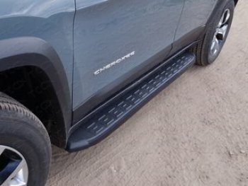 21 349 р. Пороги алюминиевые с пластиковой накладкой ТСС Тюнинг  Jeep Cherokee  Trailhawk (2014-2024) (карбон черные)  с доставкой в г. Калуга. Увеличить фотографию 1