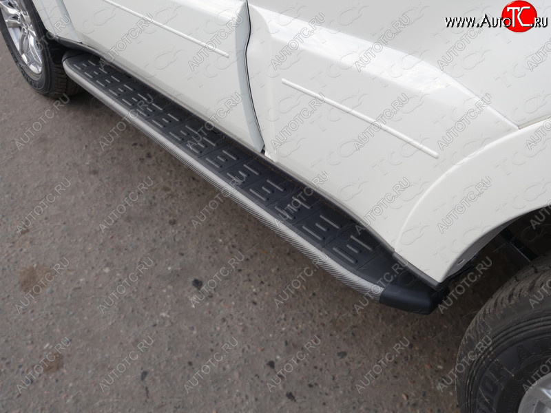 21 349 р. Пороги алюминиевые с пластиковой накладкой ТСС Тюнинг  Mitsubishi Pajero  4 V90 (2014-2020) (карбон серые)  с доставкой в г. Калуга