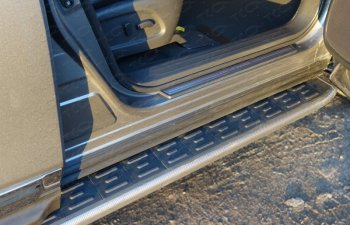 Пороги алюминиевые с пластиковой накладкой ТСС Тюнинг Nissan (Нисан) Pathfinder (Патфайндер)  R52 (2012-2017) R52 дорестайлинг