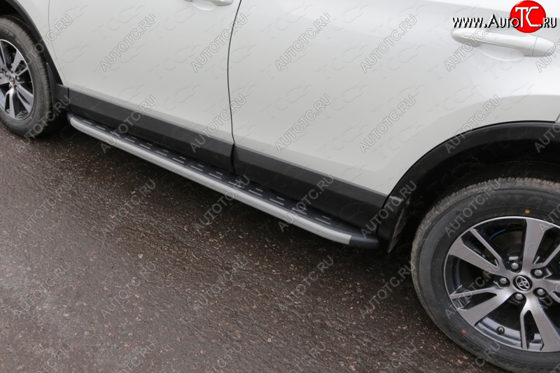 21 349 р. Пороги алюминиевые с пластиковой накладкой, ТСС Тюнинг  Toyota RAV4  XA40 (2015-2019) (карбон серые)  с доставкой в г. Калуга