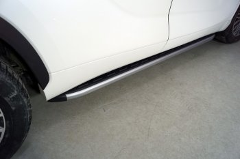 Пороги алюминиевые с пластиковой накладкой ТСС Тюнинг Toyota Highlander XU70 (2020-2024)  (карбон серебро)