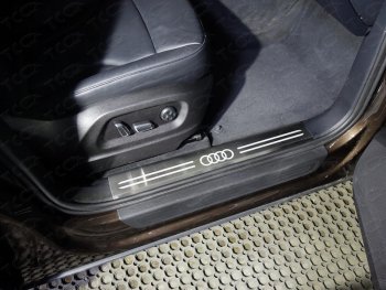 8 199 р. Накладки на пластиковые порожки салона (нержавейка, 4 шт.) ТСС Тюнинг  Audi Q5  8R (2008-2017) (лист шлифованный логотип AUDI)  с доставкой в г. Калуга. Увеличить фотографию 1