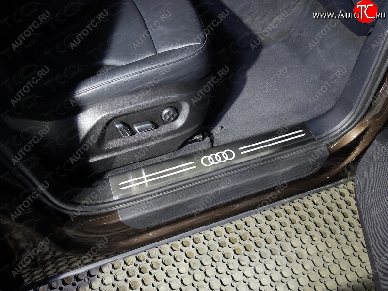 8 199 р. Накладки на пластиковые порожки салона (нержавейка, 4 шт.) ТСС Тюнинг  Audi Q5  8R (2008-2017) (лист шлифованный логотип AUDI)  с доставкой в г. Калуга