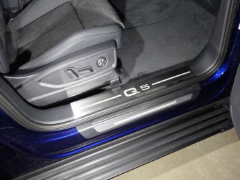 7 249 р. Накладки на пластиковые пороги (без пневмоподвески, 2 шт) ТСС Тюнинг  Audi Q5  FY (2017-2020) (лист шлифованный, надпись Q5)  с доставкой в г. Калуга. Увеличить фотографию 1