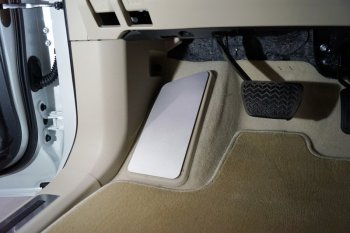 Накладка площадки левой ноги, ТСС Тюнинг Toyota Land Cruiser J300 дорестайлинг (2021-2024)  (лист алюминий 4 мм)