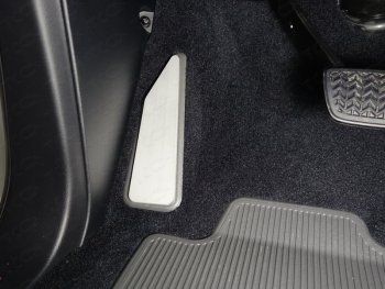 749 р. Накладка площадки левой ноги, ТСС Тюнинг Toyota Land Cruiser 200 2-ой рестайлинг (2015-2021) (лист алюминий 4мм)  с доставкой в г. Калуга. Увеличить фотографию 1