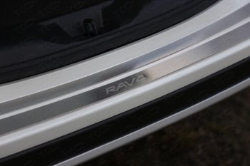 4 099 р. Накладки на задний бампер, ТСС Тюнинг  Toyota RAV4  XA40 (2015-2019) (лист шлифованный надпись RAV4)  с доставкой в г. Калуга. Увеличить фотографию 1