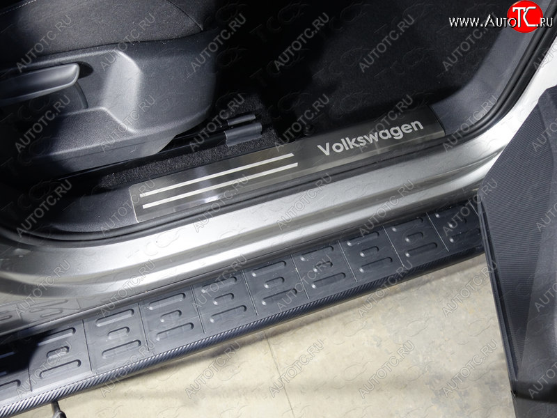 4 099 р. Накладки на пластиковые пороги, ТСС Тюнинг  Volkswagen Tiguan  Mk2 (2016-2020) (лист шлифованный надпись Volkswagen)  с доставкой в г. Калуга